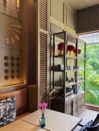 Anantara Siam Bangkok: A Luxurious Oasis in the Heart of the City