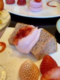 Limited to 15 servings a day! Strawberry assortment🍓