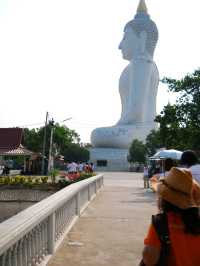 ไหว้พระขอพร  วัดไผ่โรงวัว สุพรรณบุรี
