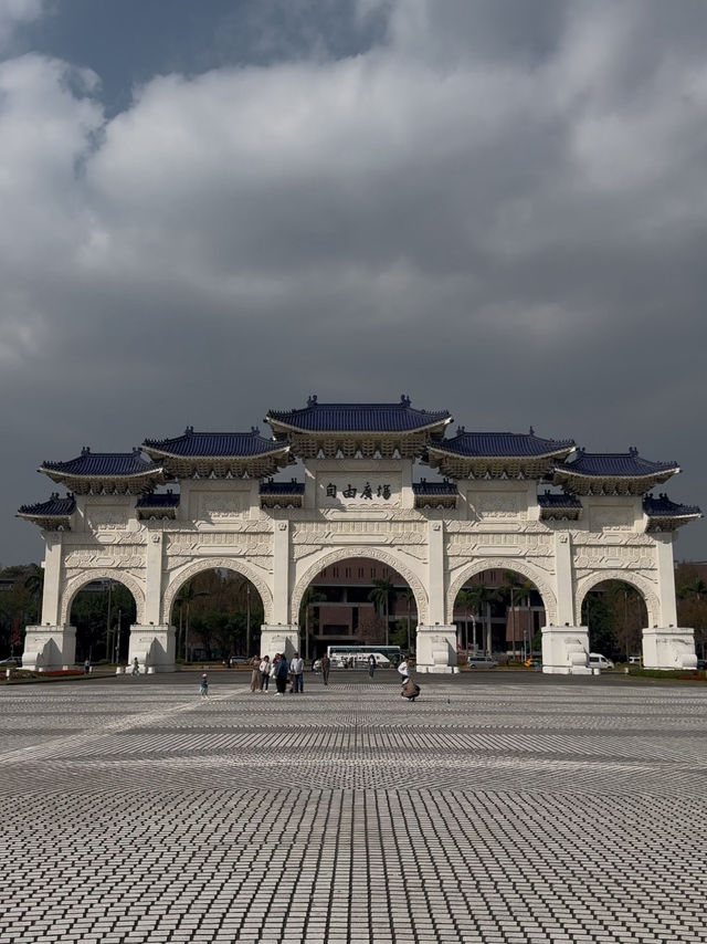 Chiang Kai-shek Memorial Hall: A Historic Landmark with Iconic Views