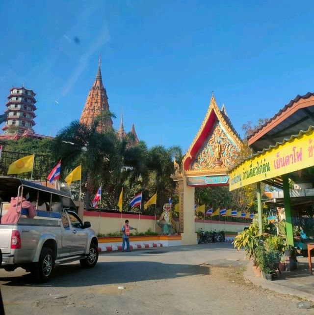 【カンチャナブリー】山頂に佇む黄金の仏像 Wat Tham Suea