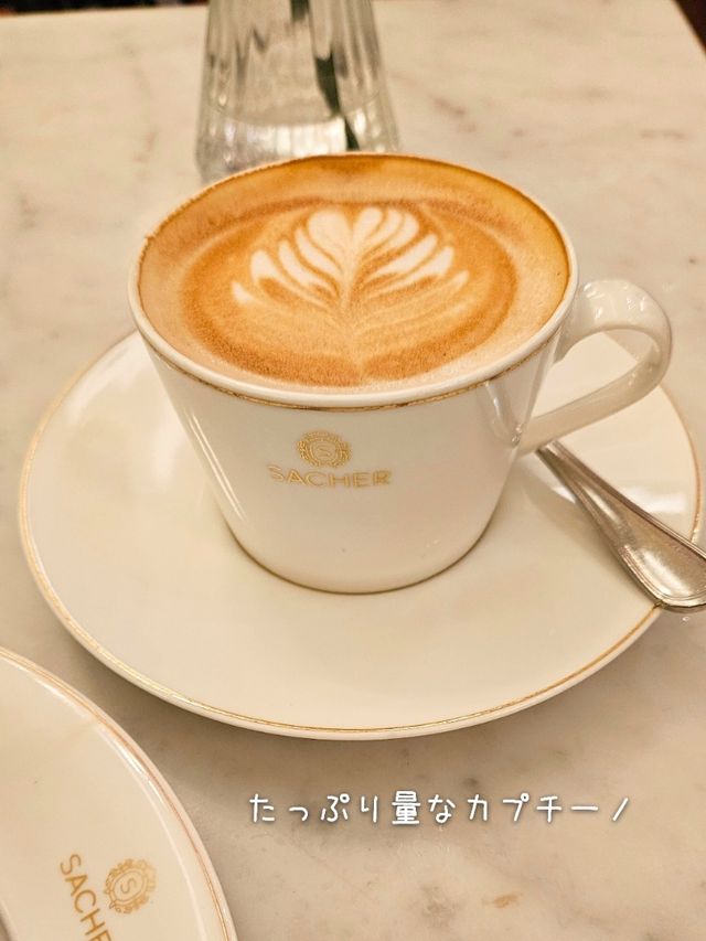 【オーストリア／ウイーン】ザッハトルテ発祥の店「カフェザッハー」⁡