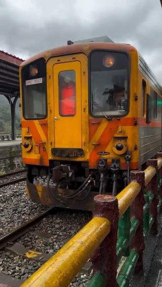 Journey to Shifen: A Morning of Lantern Wishes, Scenic Beauty, and Local Flavors