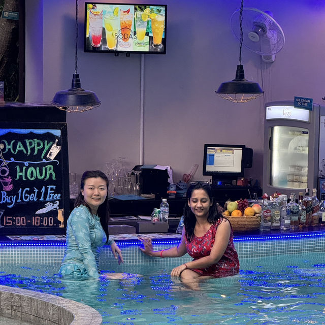 🏊‍♀️  Sun, Pools, and a Few Surprises 🍹