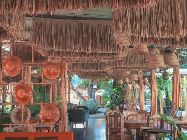 “บ้านนอกคอกนา” คาเฟ่แบบพื้นบ้านสำหรับคู่รัก 🌾❤️