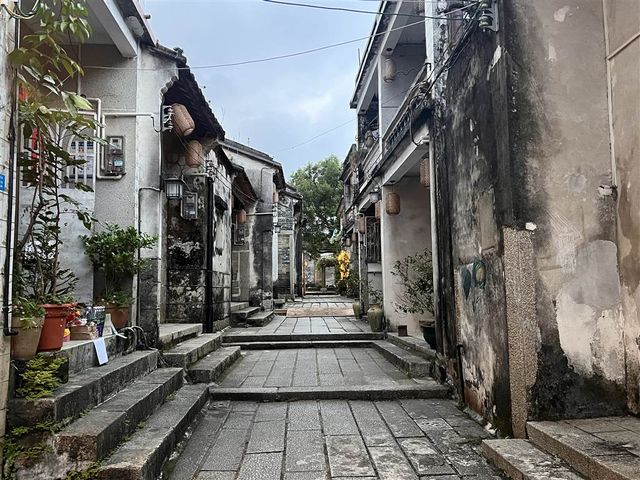 Proudly Historic as a Fortified Ancient Town — The Dapeng Fortress 