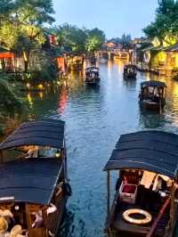Nühong Street: A Photographer's Delight