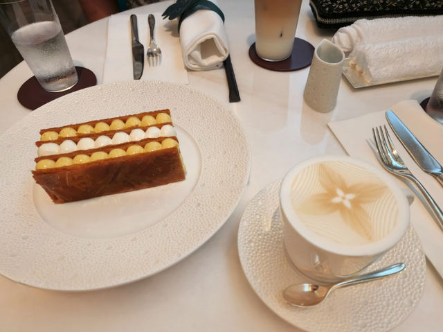 ルイヴィトンカフェ🤍【LE CAFE V】