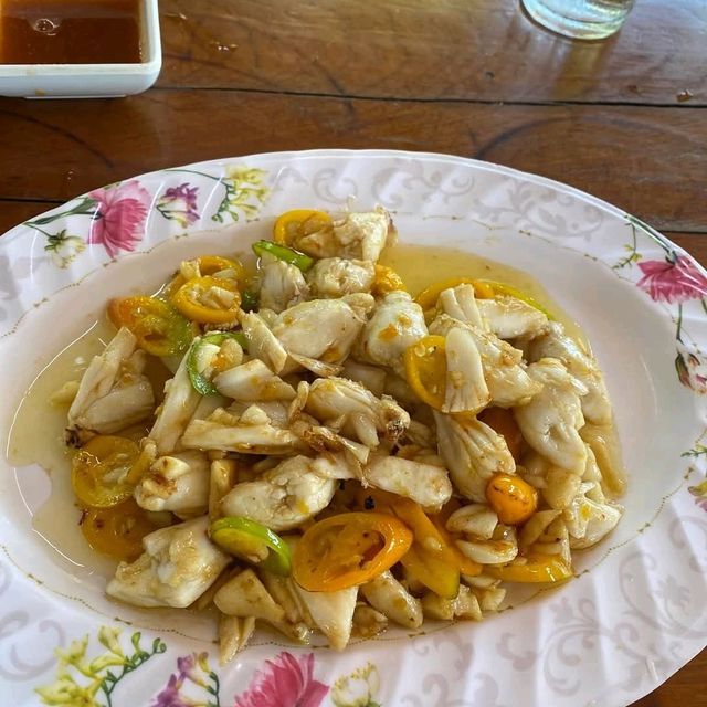 ร้านอาหาร  แดงอาหารทะเล (40 ปี) 