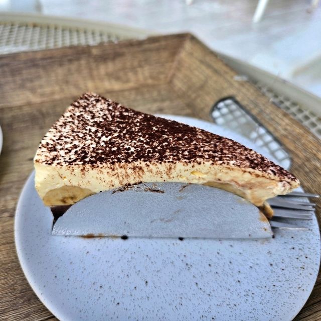 The PlayYard Cafe ฮีลอกฮีลใจ วันสบายๆริมทะเลภูเก็ต