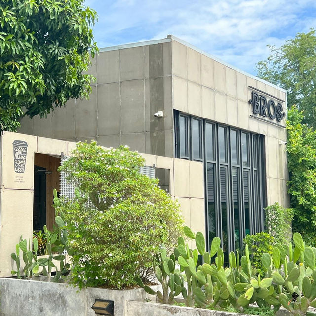 คาเฟ่ลับแห่งบ่อวิน Bros Cafe