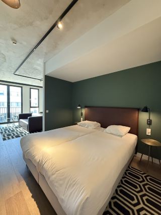 Convenient Airport Stay with Free Shuttle & Great Amenities