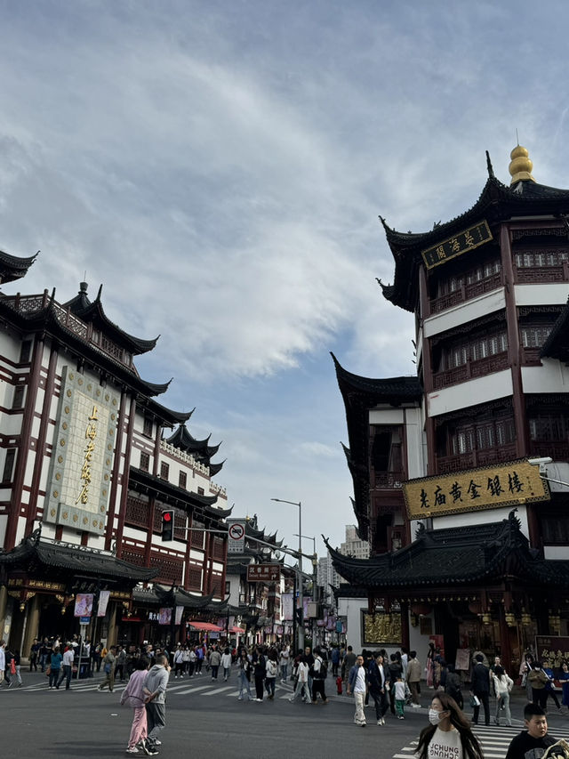 Yuyuan Old Street ถนนเก่าแก่ถ่ายรูปสวย ของกินอร่อย
