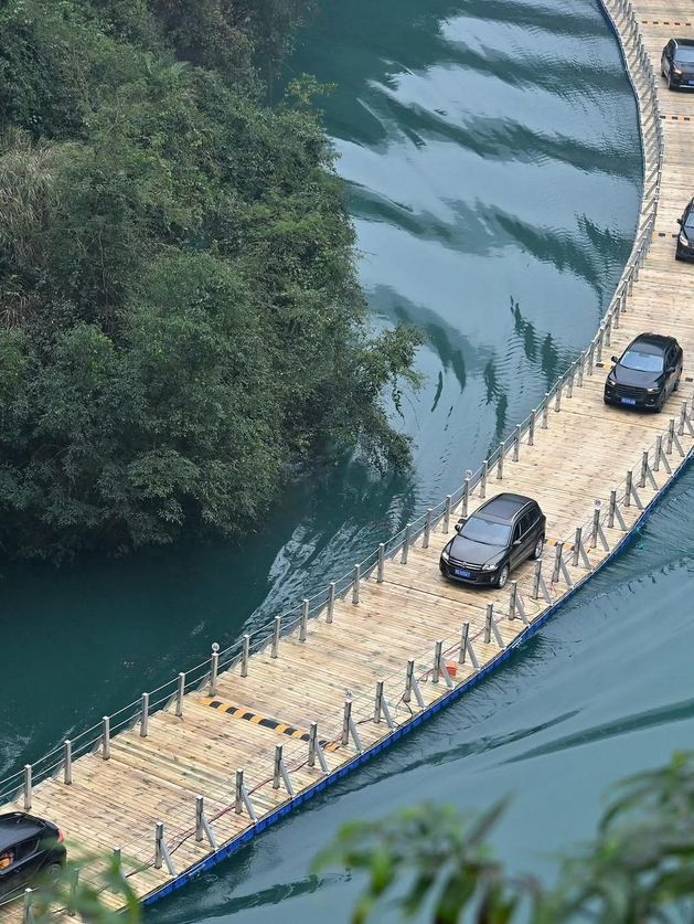 Discover Floatinh Road in Enshi Hubei