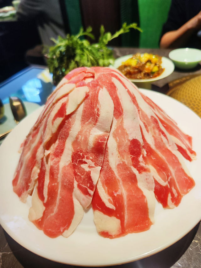 [卡米菲．火鍋]湯清甜雞嫩滑,必試9秒毛肚!
