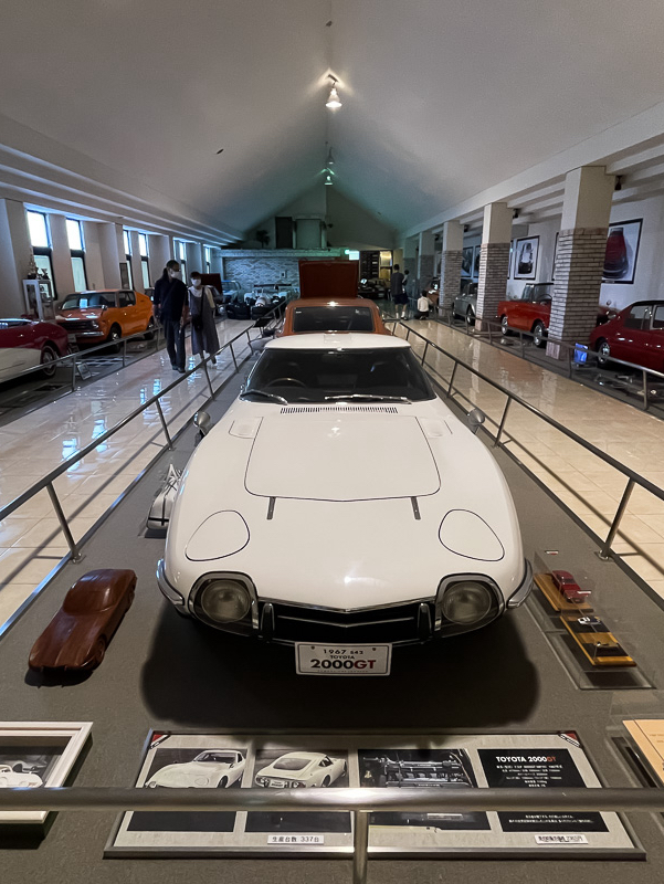 Car lovers gather! The vintage cars in the car exhibition area are spectacular!