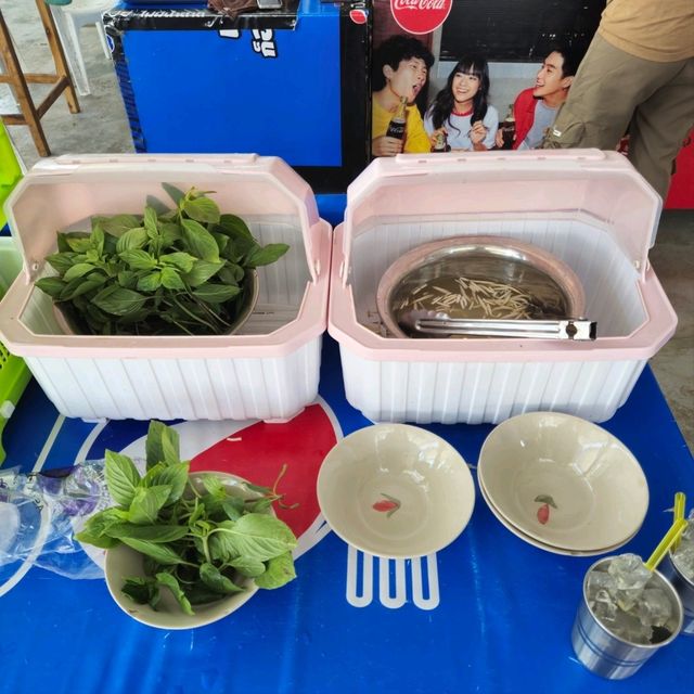 ก๋วยเตี๋ยวเรือทองผกา สาขาโคกกลอย