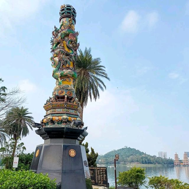 蓮池潭 Lotus Pond