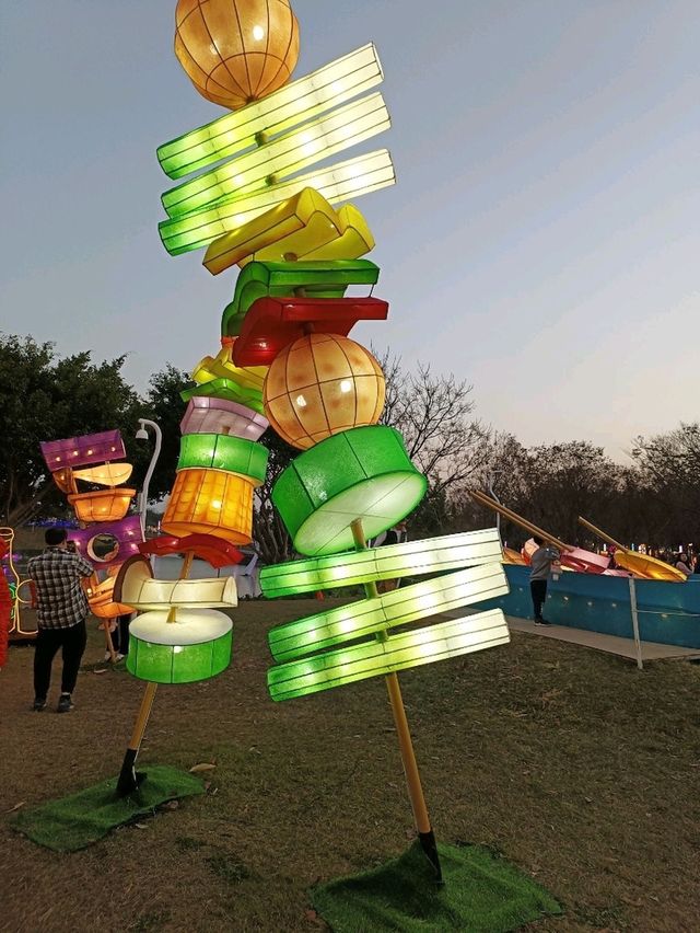 光影交織的藝術饗宴，2025台中中央公園燈會。