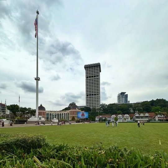 Discover KL’s Heartbeat: Dataran Merdeka & Masjid Jamek