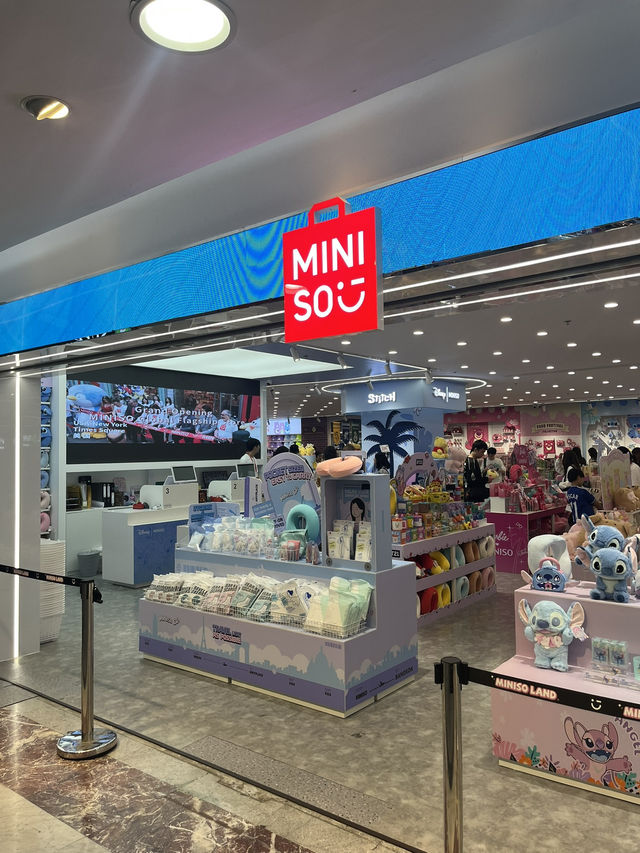 ร้าน Miniso สาขา MBK Center เหมือนกันยกที่จีนมาไว้