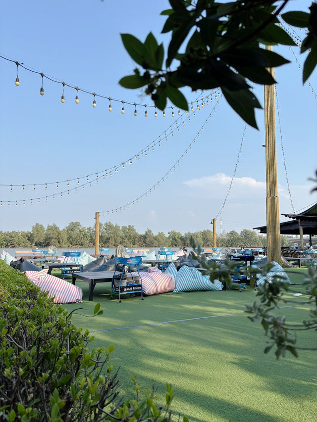 มีน้ำมีปลา ร้านอาหารริมน้ำบางปะกง ที่แปดริ้ว