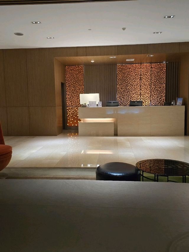 โรงแรมเซ็นทารา แกรนด์ แอท เซ็นทรัลพลาซ่า ลาดพร้าว