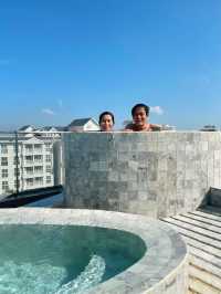 ใกล้ชิดทะเลและป่าโกงกางที่ Bayphere Pattaya 
