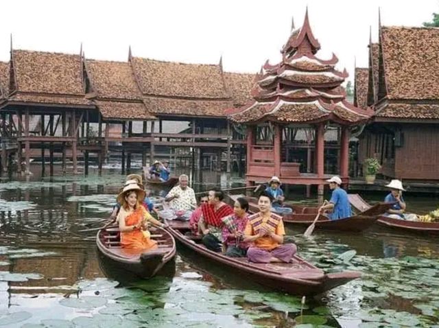 Bangkok Unboxed – Temples, Street Food & Skyline Dreams