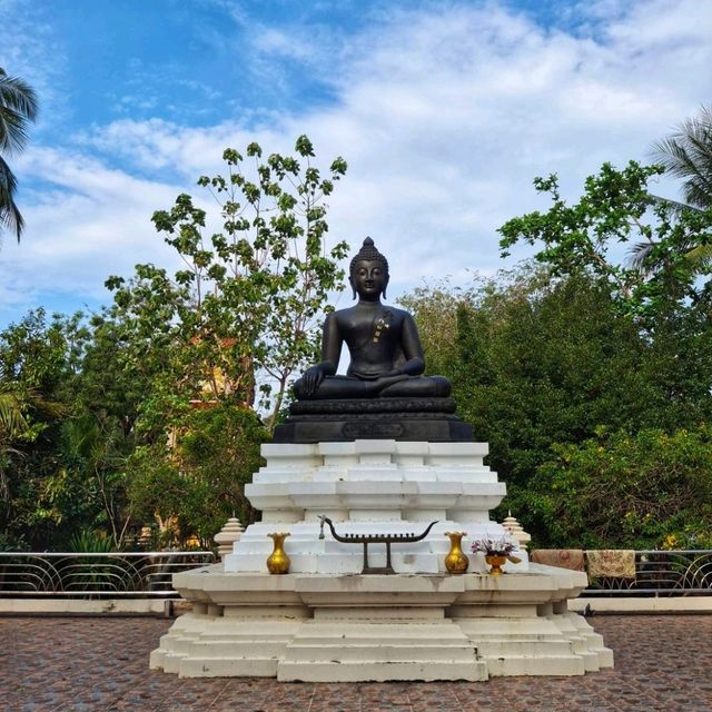 ไหว้พระพุทธรัตนมงคลที่หาดทุ่งวัวแล่น