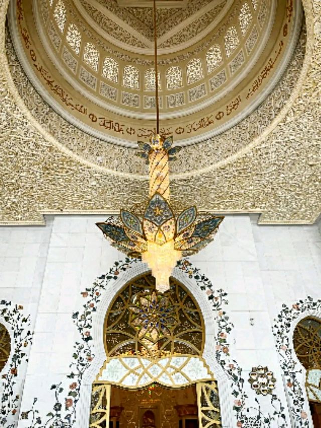 Sheikh Zayed Grand Mosque – A Majestic Symbol of Spiritual Grandeur