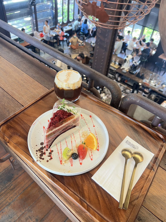 ☕️🪵Rolling Roasters – คาเฟ่สายเท่ที่เราปลื้มมาก!