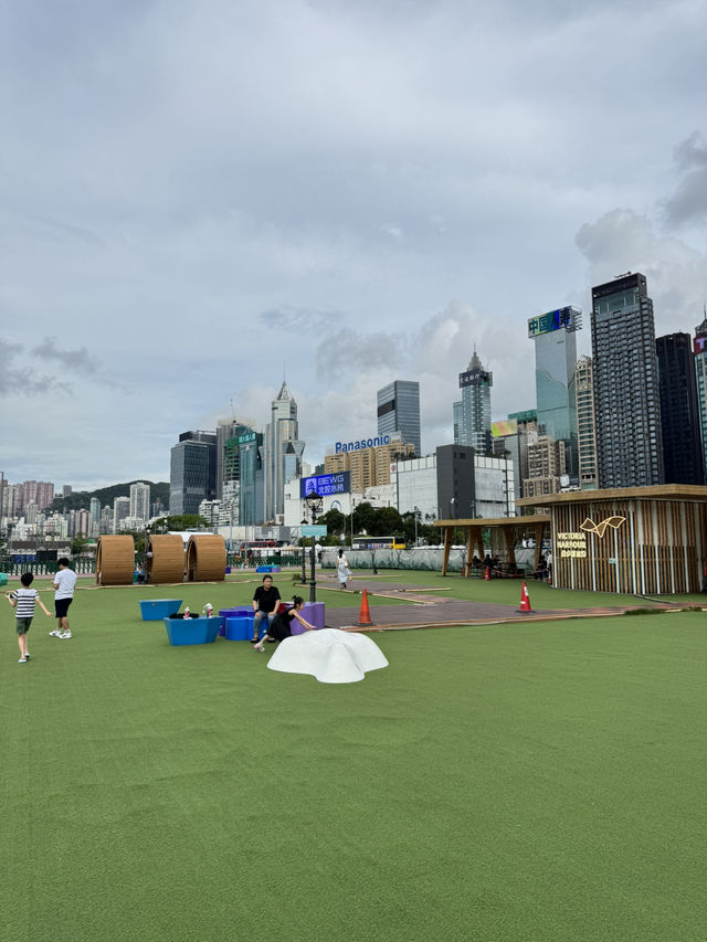 【香港】 灣仔碼頭海濱長廊：週末親子放電空間