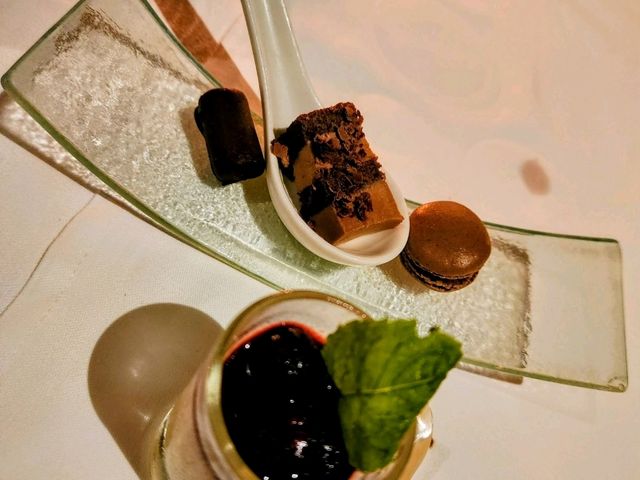 Seeds Restaurant & Lounge: Yangon Dining Perfection.