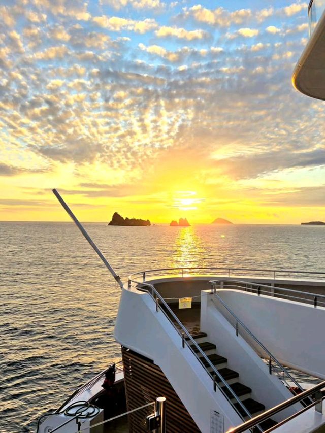  Across Two Wonders: Azamara Pursuit’s 16-Night New Zealand & Australia Escape!