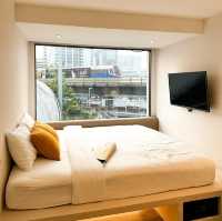 Yello Rooms Hotel ที่พักวิวรถไฟฟ้าสุดปัง