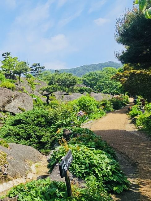 Relax and Recharge at Divine Garden: A Lovely Spot in Okcheon