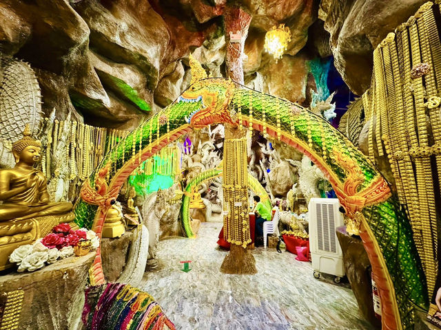 パヤナークの守護神が待つ場所🐉神秘のワット・マニウォンへようこそ！