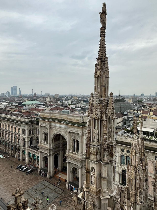 ⛪ “Stone That Reaches Sky: A Morning at Milan Cathedral”