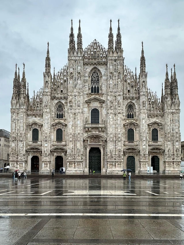 ⛪ “Stone That Reaches Sky: A Morning at Milan Cathedral”