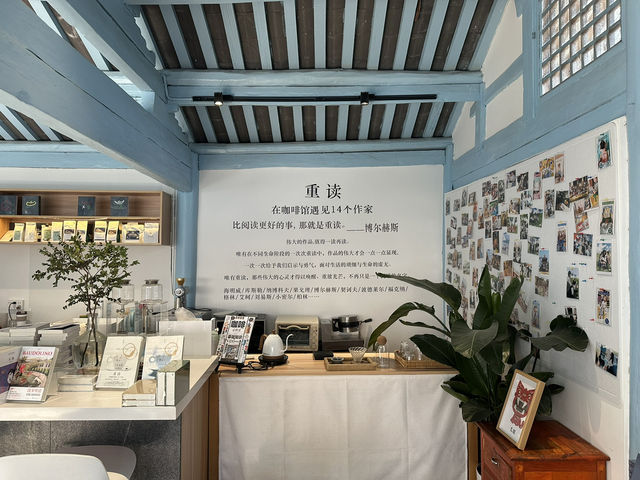 📖 在古城重讀生活｜麗江古城最值得停下來的書香角落：三聯韜奮書店