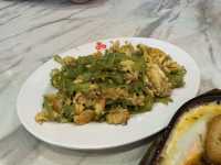 Wrapped in Flavor: Teck Sing’s Herbal Chicken Hits the Spot