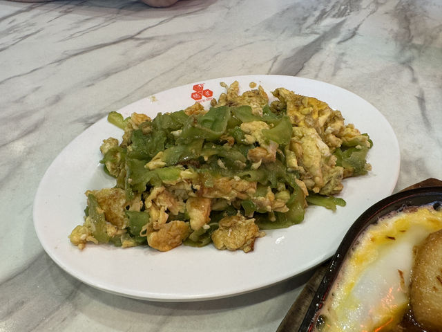 Wrapped in Flavor: Teck Sing’s Herbal Chicken Hits the Spot
