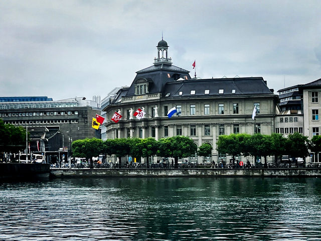 Starbucks Lucerne – Scenic Coffee Spot by the Chapel Bridge
