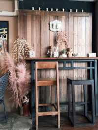 ☕ : Red Cat Cafe. คาเฟ่ฉะเชิงเทรา