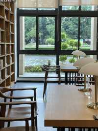 Guangzhou Library – The City’s Grand “Book Mountain”  