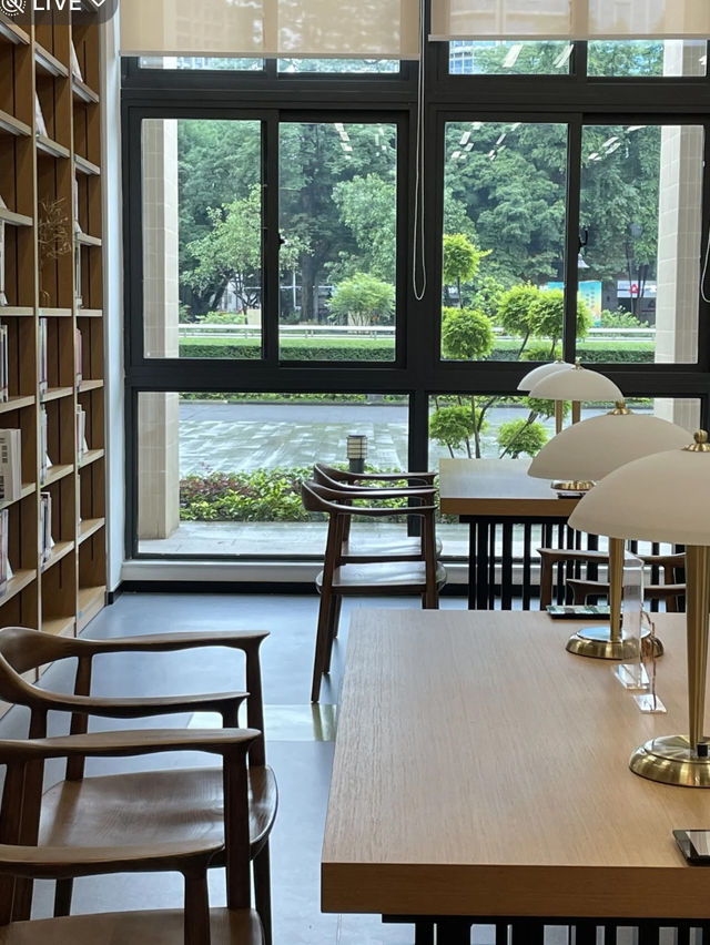 Guangzhou Library – The City’s Grand “Book Mountain”  