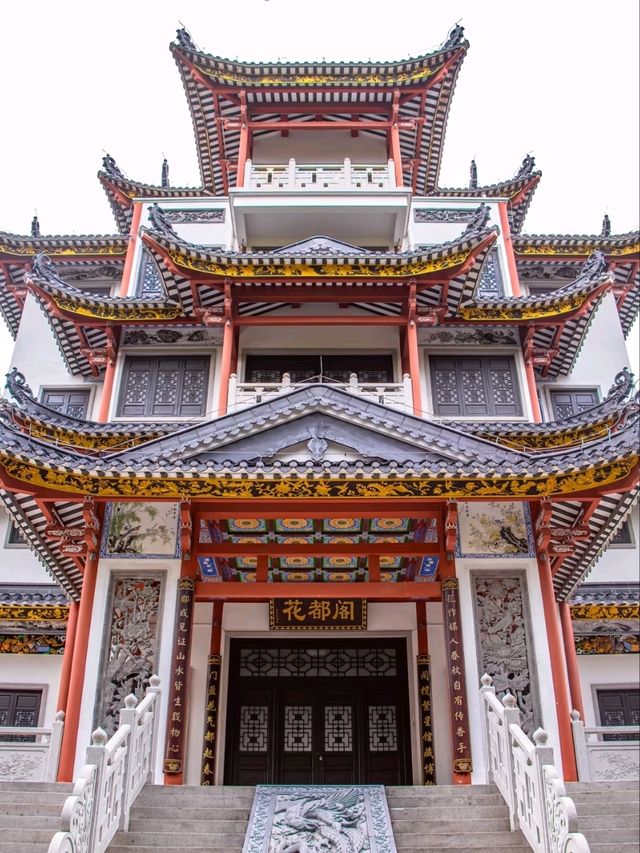 Waterfront Whispers – Lingnan Elegance Meets Lakeside Tranquility