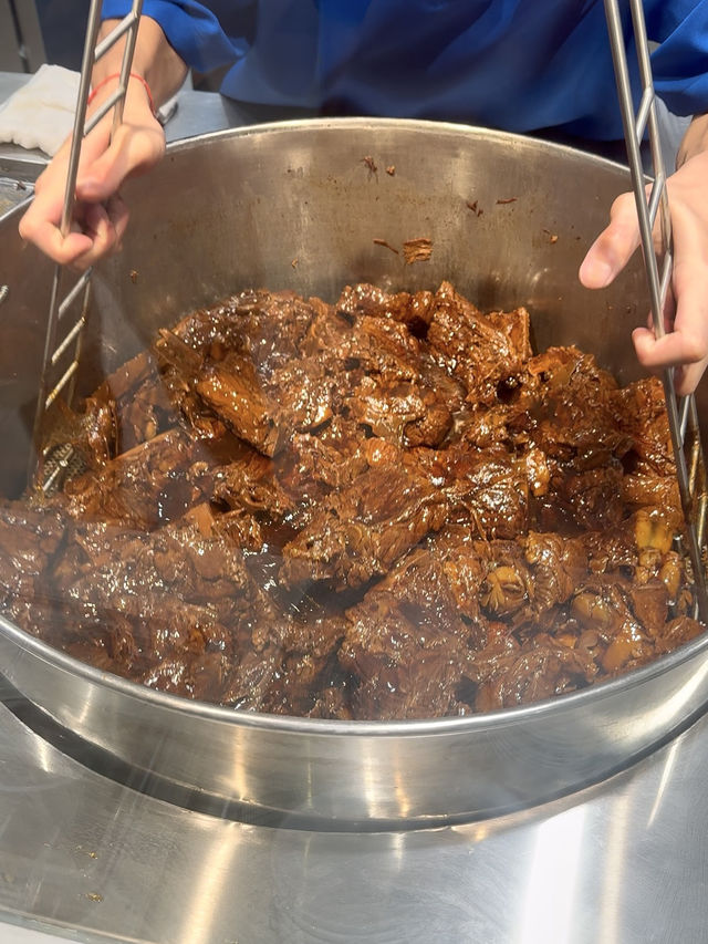 This Dongbei Braised Meat Stall at NEX Serves 400g Pork Sets from $6.90