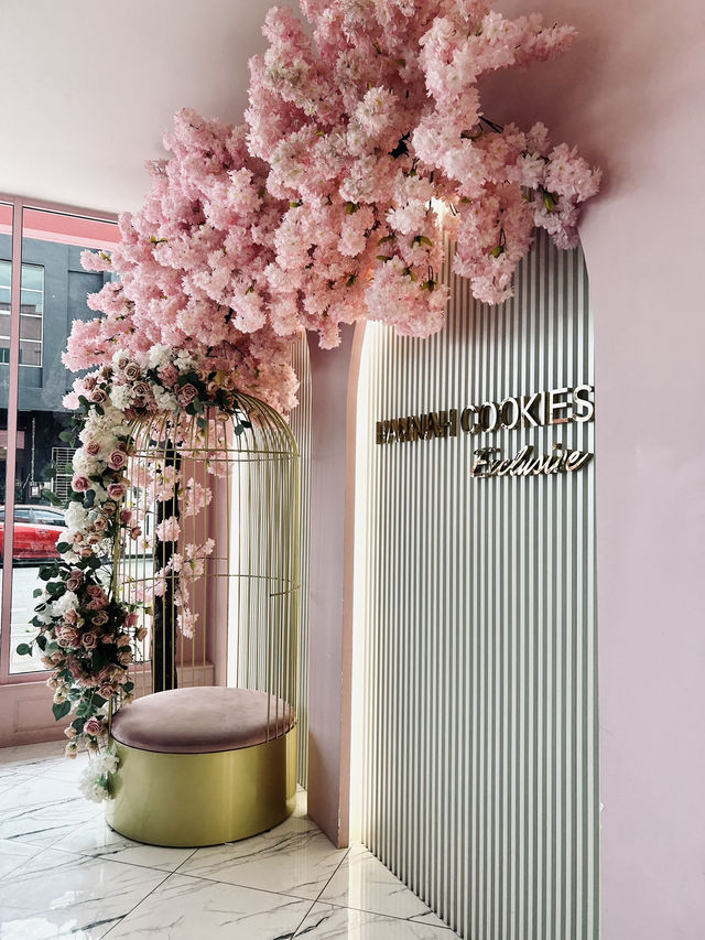 Cute cafe in pink colour 💞 